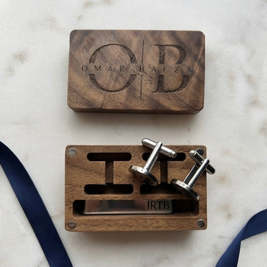 Caja de madera grabada con mancuernillas y pisacorbatas personalizados
